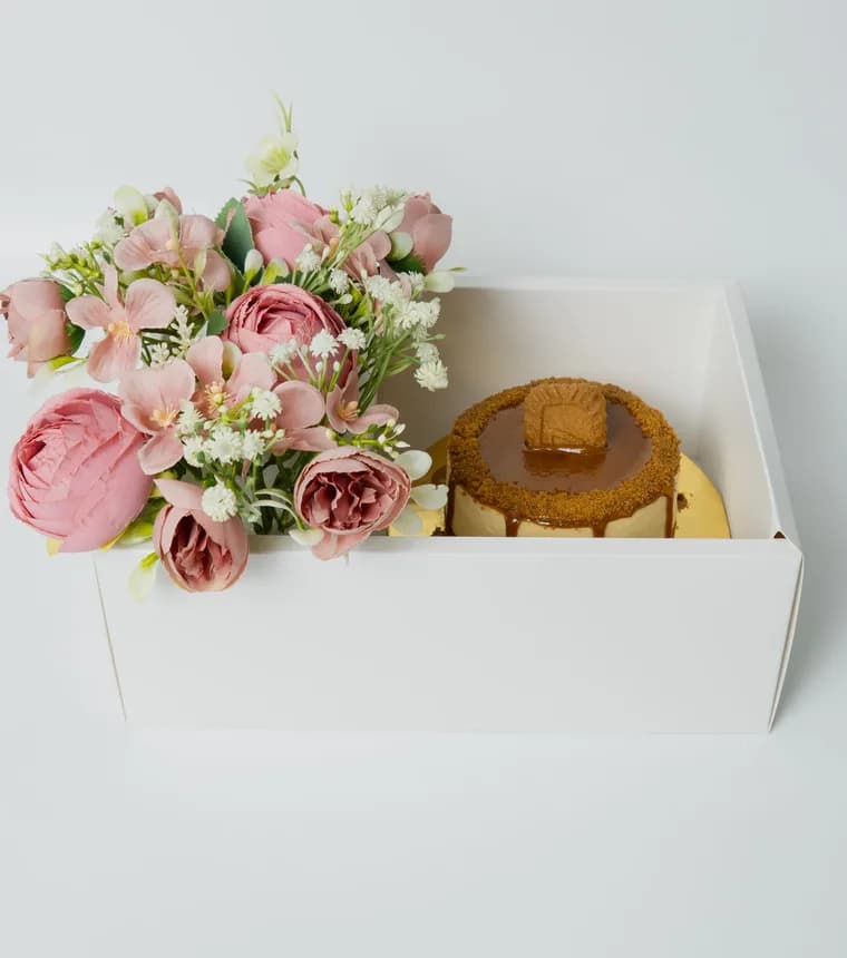 Cake boxed with flowers ready for delivery in Jhikargacha by Made by Roshni