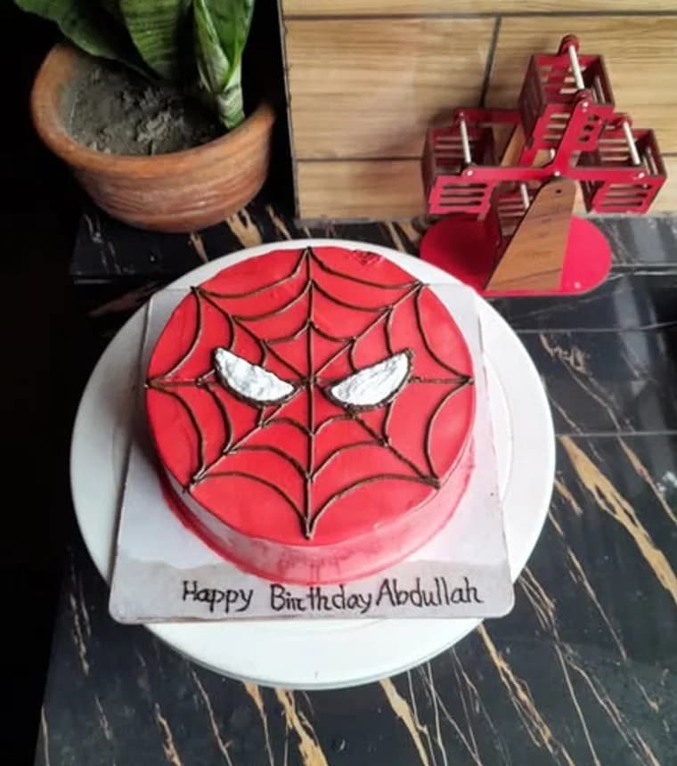 নাভারণে স্পাইডার-ম্যান থিম কেক — Made by Roshni-এর তাজা হোমমেড কাস্টম কেক ডেলিভারি