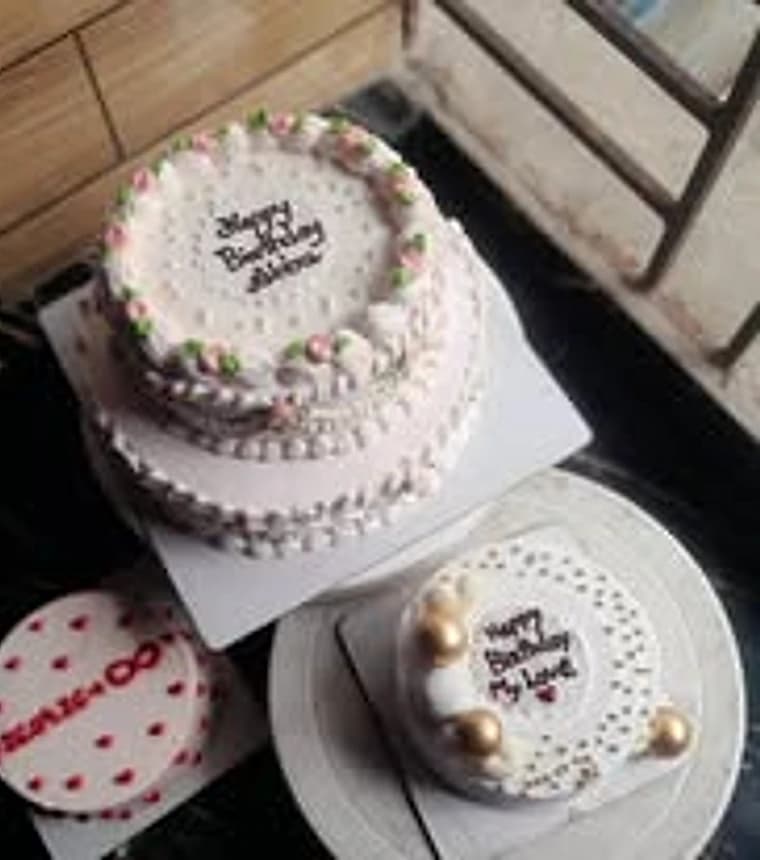 Made by Roshni-র শার্শায় জন্মদিনের কেক, তাজা ঘরে তৈরি সুস্বাদু কাস্টম কেক