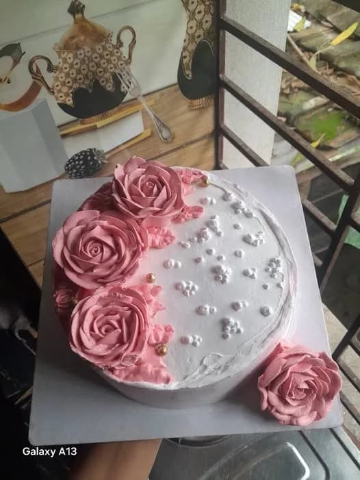 ভ্যানিলা কেক – বিগ পিংক রোজ ও পার্ল হাফ