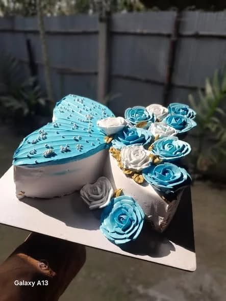 বাটারফ্লাই থিম কেক – ব্লু উইং ও রোজ 3