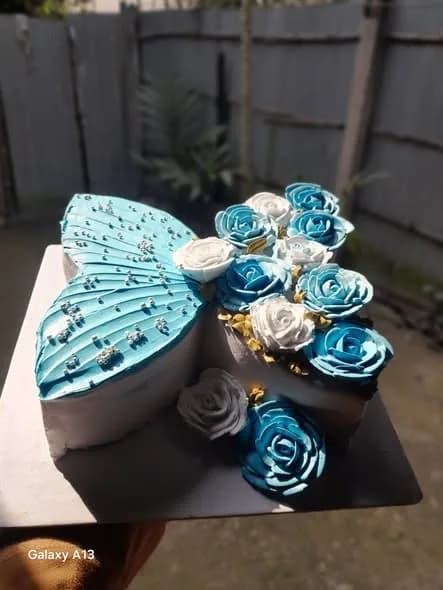 বাটারফ্লাই থিম কেক – ব্লু উইং ও রোজ 4