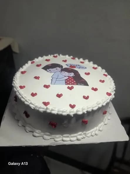 ভ্যানিলা স্পঞ্জ কেক – কাপল প্রিন্ট ও রেড হার্ট
