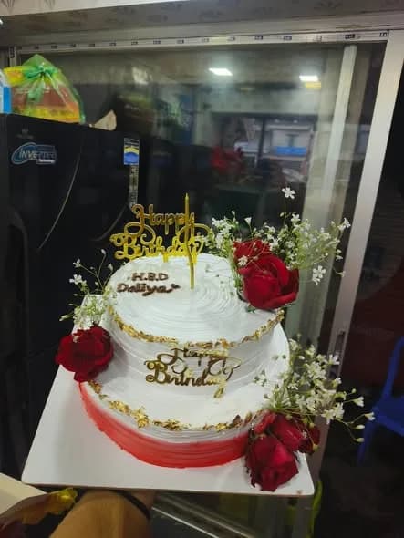 ভ্যানিলা স্পঞ্জ কেক – ফ্রেশ রেড রোজ ও গোল্ড টপার 2