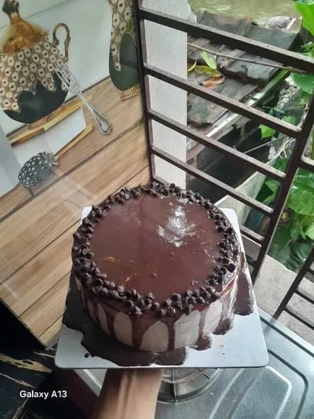 চকলেট কেক – গানাশ ড্রিপ ও চকো চিপস বর্ডার 2