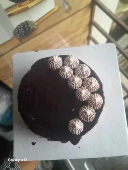 চকলেট কেক – গানাশ ড্রিপ ও লিলাক রোজেট 2