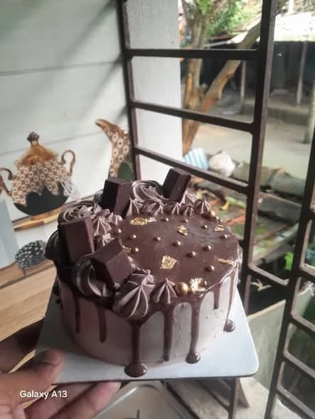 ওভারলোডেড চকলেট কেক – গোল্ড লিফ ও চকো চাঙ্ক 2