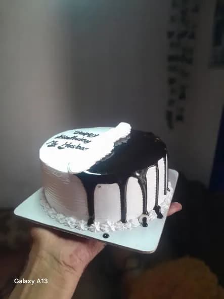 চকলেট কেক – হাফ হোয়াইট হাফ ব্ল্যাক গ্লেজ 2