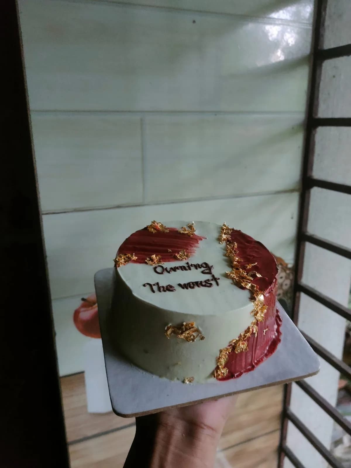 ভ্যানিলা স্পঞ্জ কেক – মেরুন ব্রাশ ও গোল্ড ফ্লেক 4