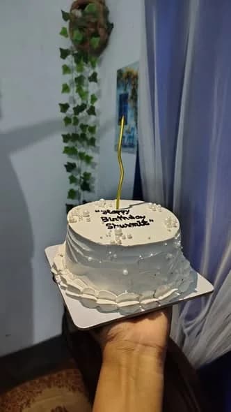 ভ্যানিলা কেক – মিনিমাল হোয়াইট সিলভার পার্ল 3