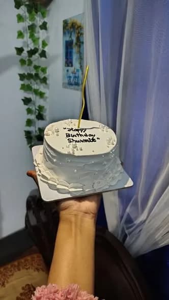 ভ্যানিলা কেক – মিনিমাল হোয়াইট সিলভার পার্ল