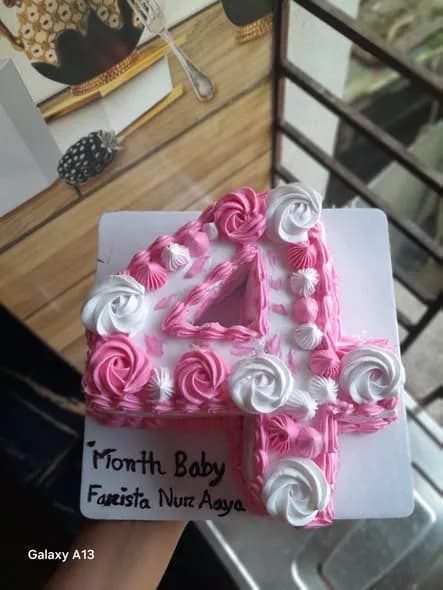 নাম্বার ফোর থিম কেক – পিংক হোয়াইট রোজেট
