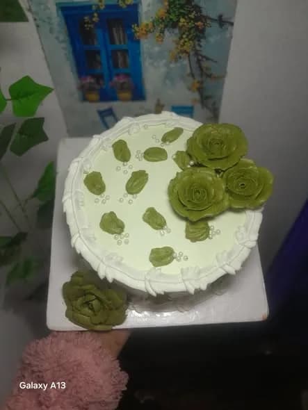 ভ্যানিলা স্পঞ্জ কেক – অলিভ গ্রিন রোজ ও পার্ল