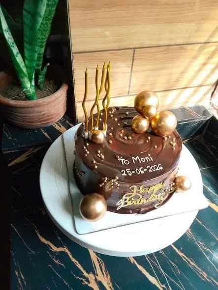 ওভারলোডেড চকলেট কেক – গোল্ড বল ও ক্যান্ডেল 3