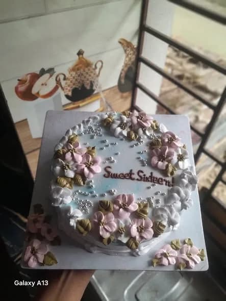 ভ্যানিলা স্পঞ্জ কেক – পিংক ফ্লোরাল সুইট সিক্সটিন