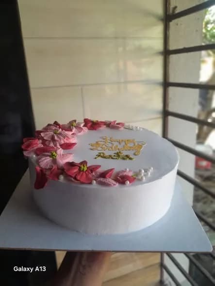 ভ্যানিলা স্পঞ্জ কেক – পিংক ম্যারুন ফ্লাওয়ার ক্রিসেন্ট 2