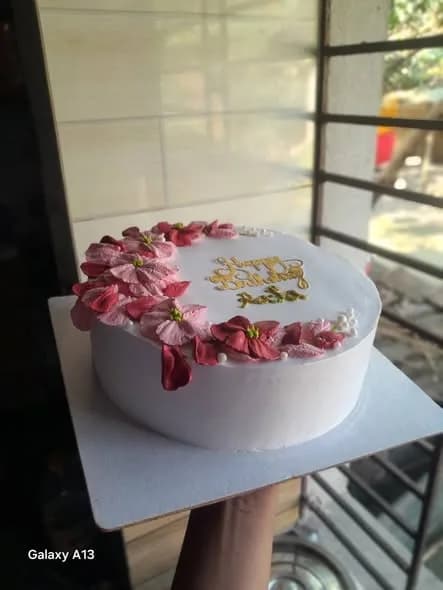 ভ্যানিলা স্পঞ্জ কেক – পিংক ম্যারুন ফ্লাওয়ার ক্রিসেন্ট 3