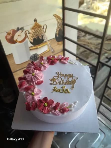 ভ্যানিলা স্পঞ্জ কেক – পিংক ম্যারুন ফ্লাওয়ার ক্রিসেন্ট