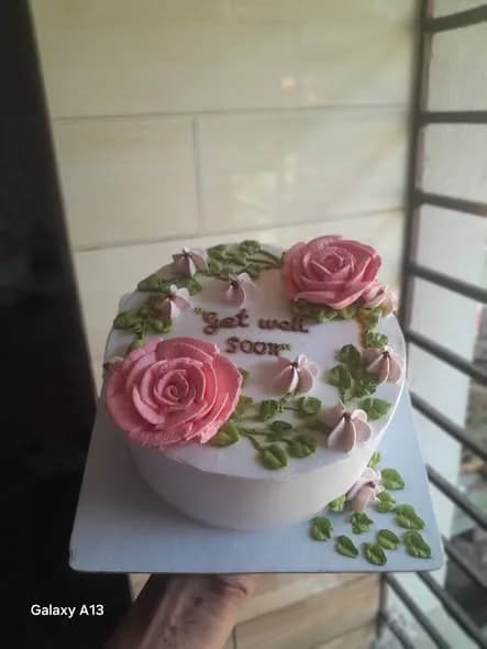 ভ্যানিলা স্পঞ্জ কেক – পিংক রোজ ও গ্রিন ভাইন
