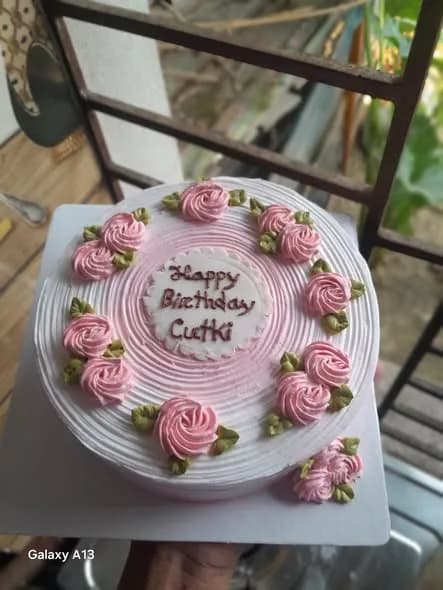 ভ্যানিলা স্পঞ্জ কেক – পিংক রোজেট ও গ্রিন লিফ