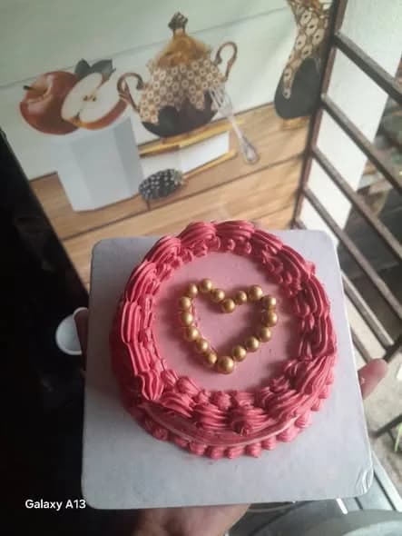 ভ্যানিলা কেক – পিংক রাফল ও গোল্ড পার্ল হার্ট 2