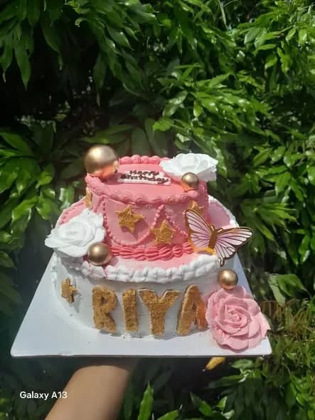 ভ্যানিলা কেক – পিংক দুই স্তর গোল্ড স্টার