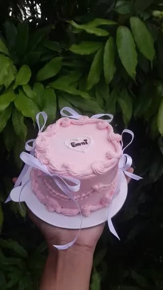 ভ্যানিলা কেক – পিংক ভিনটেজ হোয়াইট বো 2