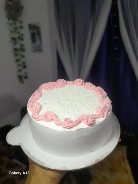 ভ্যানিলা স্পঞ্জ কেক – পিংক ওয়েভ বর্ডার ও হোয়াইট ফ্লেক্স 3