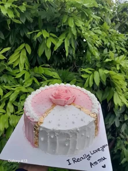 ভ্যানিলা স্পঞ্জ কেক – পিংক হোয়াইট গোল্ড ফয়েল লাইন 2