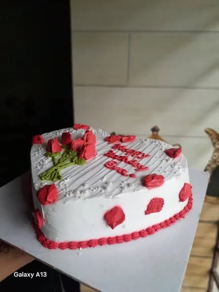 ভ্যানিলা স্পঞ্জ কেক – রেড টিউলিপ হার্ট শেপ 4