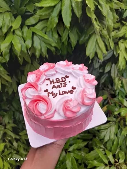 ভ্যানিলা স্পঞ্জ কেক – টু-টোন পিংক রোজেট বর্ডার