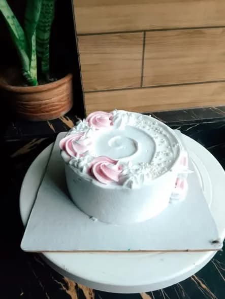 ভ্যানিলা কেক – পিংক রোজেট হোয়াইট সোয়ার্ল 2
