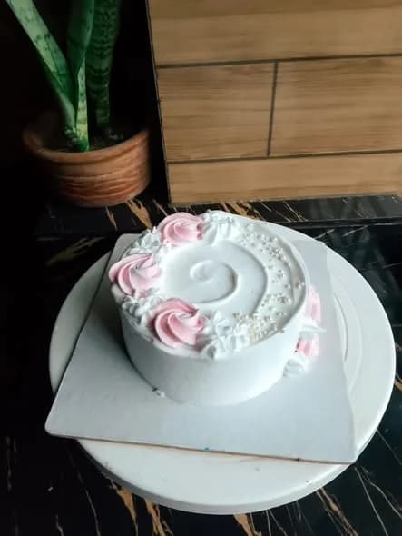 ভ্যানিলা কেক – পিংক রোজেট হোয়াইট সোয়ার্ল 3