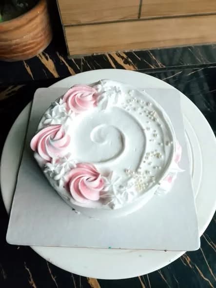 ভ্যানিলা কেক – পিংক রোজেট হোয়াইট সোয়ার্ল
