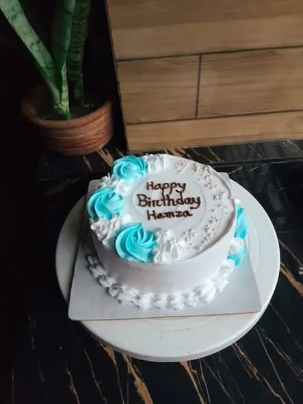 ভ্যানিলা কেক – টার্কোয়েজ রোজেট ও হোয়াইট ফুল 2