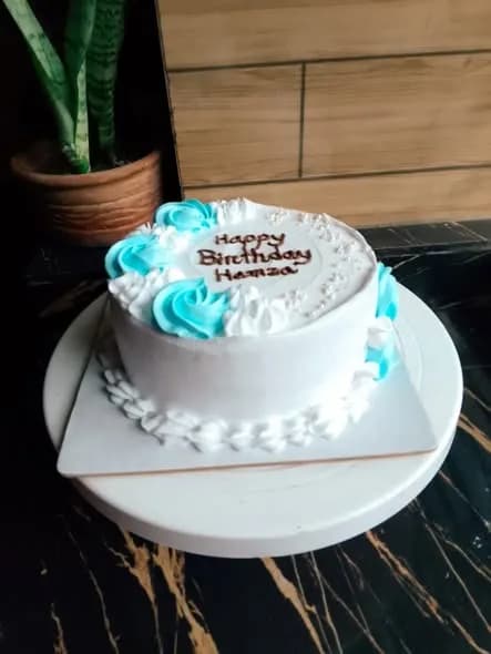 ভ্যানিলা কেক – টার্কোয়েজ রোজেট ও হোয়াইট ফুল 3