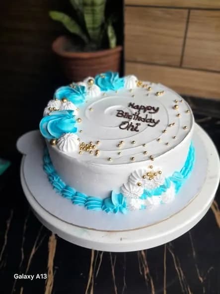 ভ্যানিলা স্পঞ্জ কেক – ব্লু রোজেট ও গোল্ড বল 4