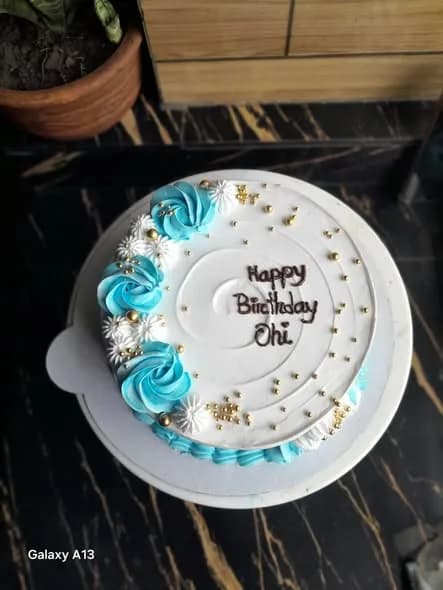 ভ্যানিলা স্পঞ্জ কেক – ব্লু রোজেট ও গোল্ড বল
