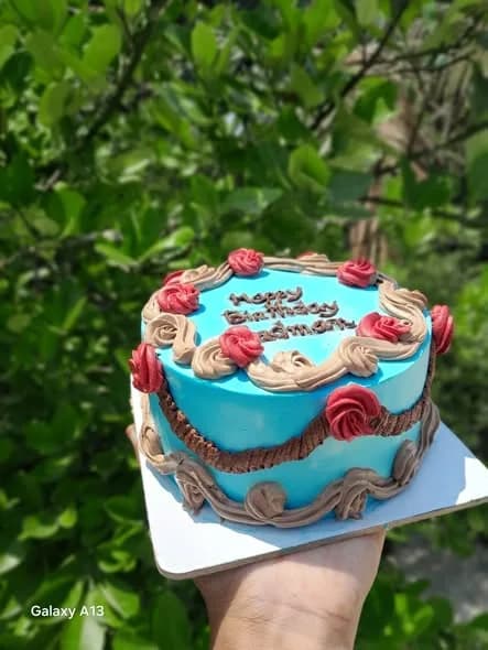 ভ্যানিলা স্পঞ্জ কেক – ব্লু ও চকলেট রোজ 3