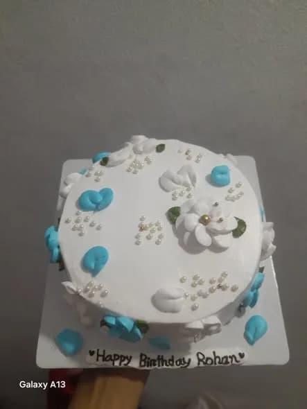 পাউন্ড কেক – হোয়াইট ফুল ও ব্লু লিফ