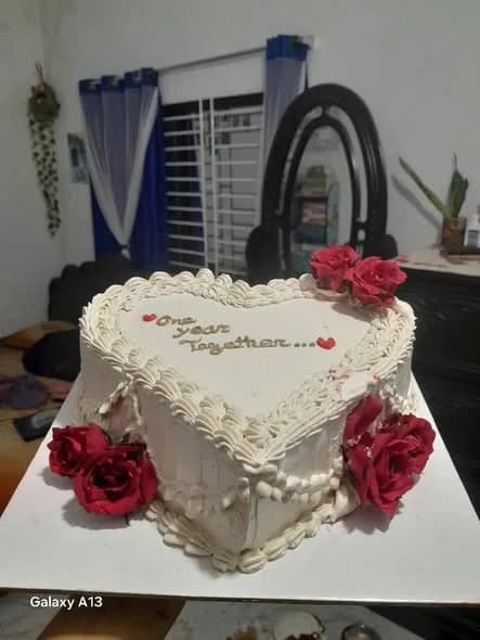 ভ্যানিলা স্পঞ্জ কেক – হোয়াইট হার্ট ও ফ্রেশ রেড রোজ 2