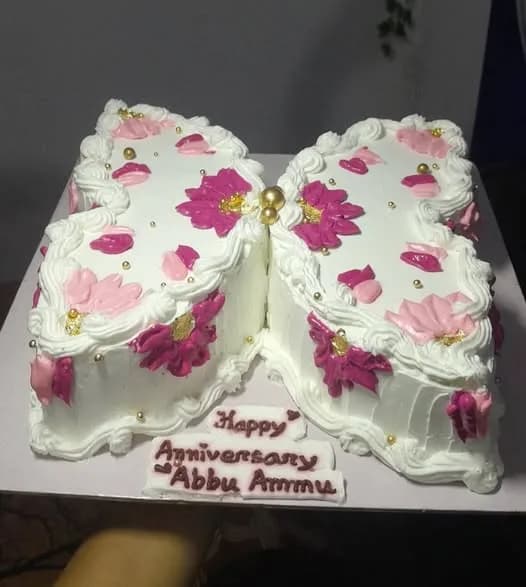 বাটারফ্লাই থিম কেক – হোয়াইট ম্যাজেন্টা ফ্লোরাল