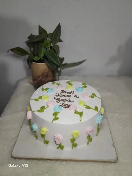 ভ্যানিলা স্পঞ্জ কেক – হোয়াইট মিনি রোজবাড ভাইন