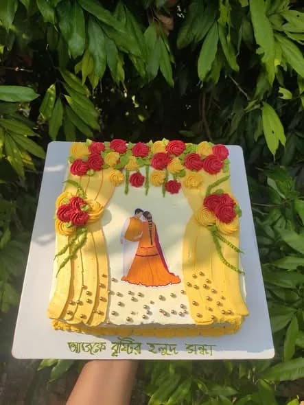 গায়ে হলুদ থিম কেক – ইয়েলো ড্রেপ ও রেড রোজ স্কয়ার