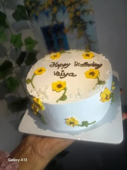 ভ্যানিলা স্পঞ্জ কেক – ইয়েলো সানফ্লাওয়ার ও পার্ল 2