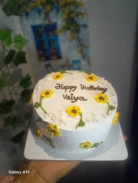 ভ্যানিলা স্পঞ্জ কেক – ইয়েলো সানফ্লাওয়ার ও পার্ল 3