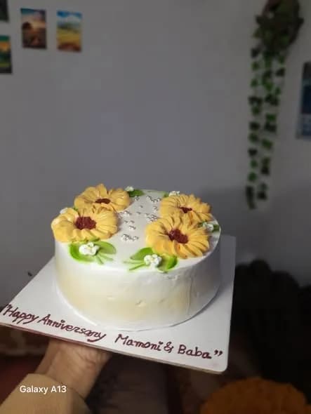 ভ্যানিলা স্পঞ্জ কেক – ইয়েলো সানফ্লাওয়ার ও সিলভার বল 2