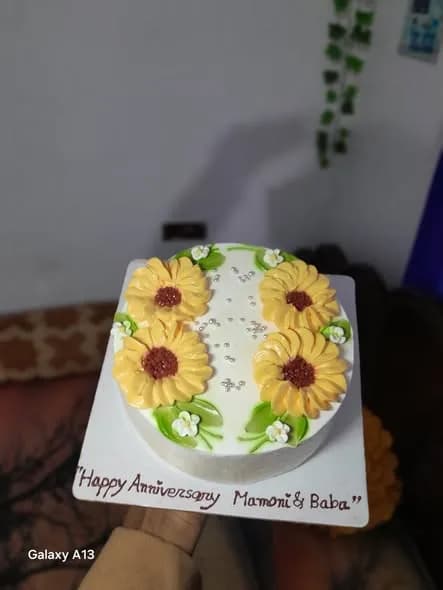 ভ্যানিলা স্পঞ্জ কেক – ইয়েলো সানফ্লাওয়ার ও সিলভার বল 3