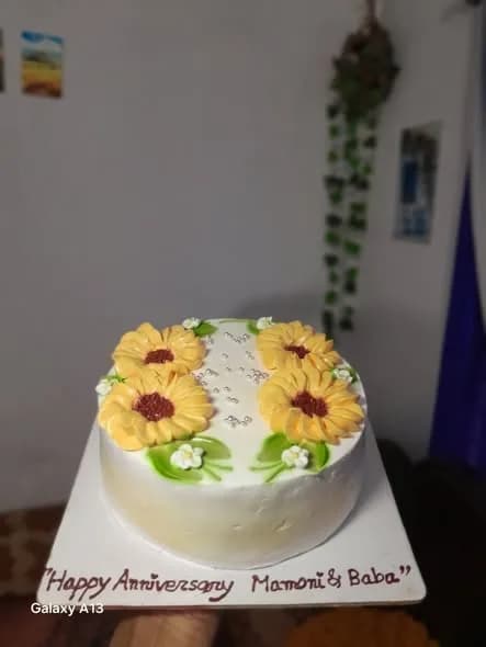 ভ্যানিলা স্পঞ্জ কেক – ইয়েলো সানফ্লাওয়ার ও সিলভার বল