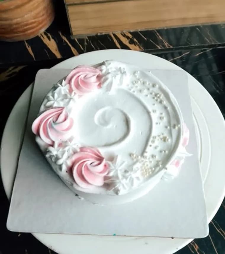 ভ্যানিলা কেক ডিজাইন — রঙ, ফিনিশ ও স্বাদের পূর্ণাঙ্গ গাইড